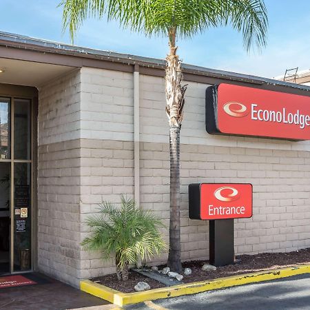 Econo Lodge Lake Elsinore Casino Bagian luar foto