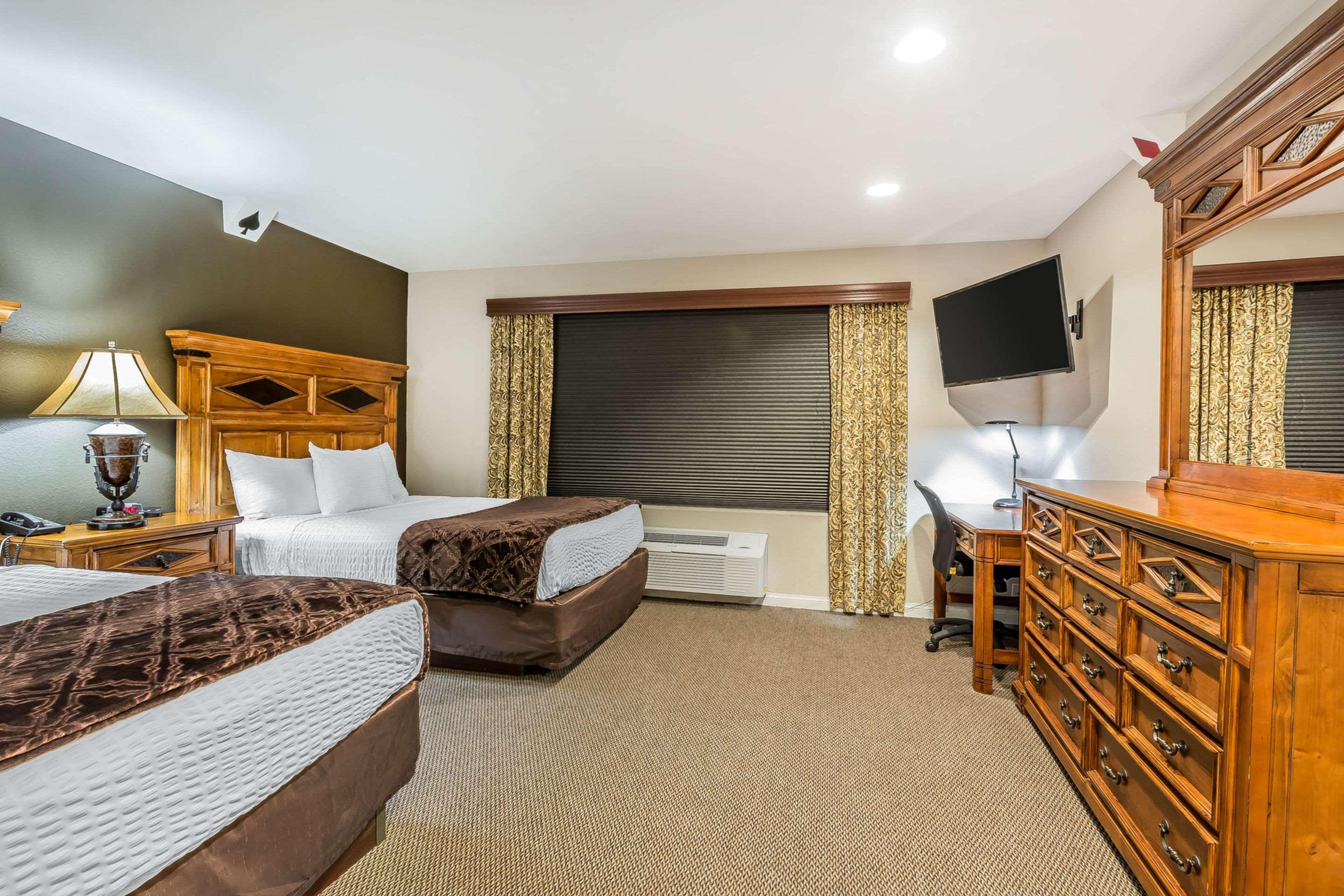 Econo Lodge Lake Elsinore Casino Bagian luar foto