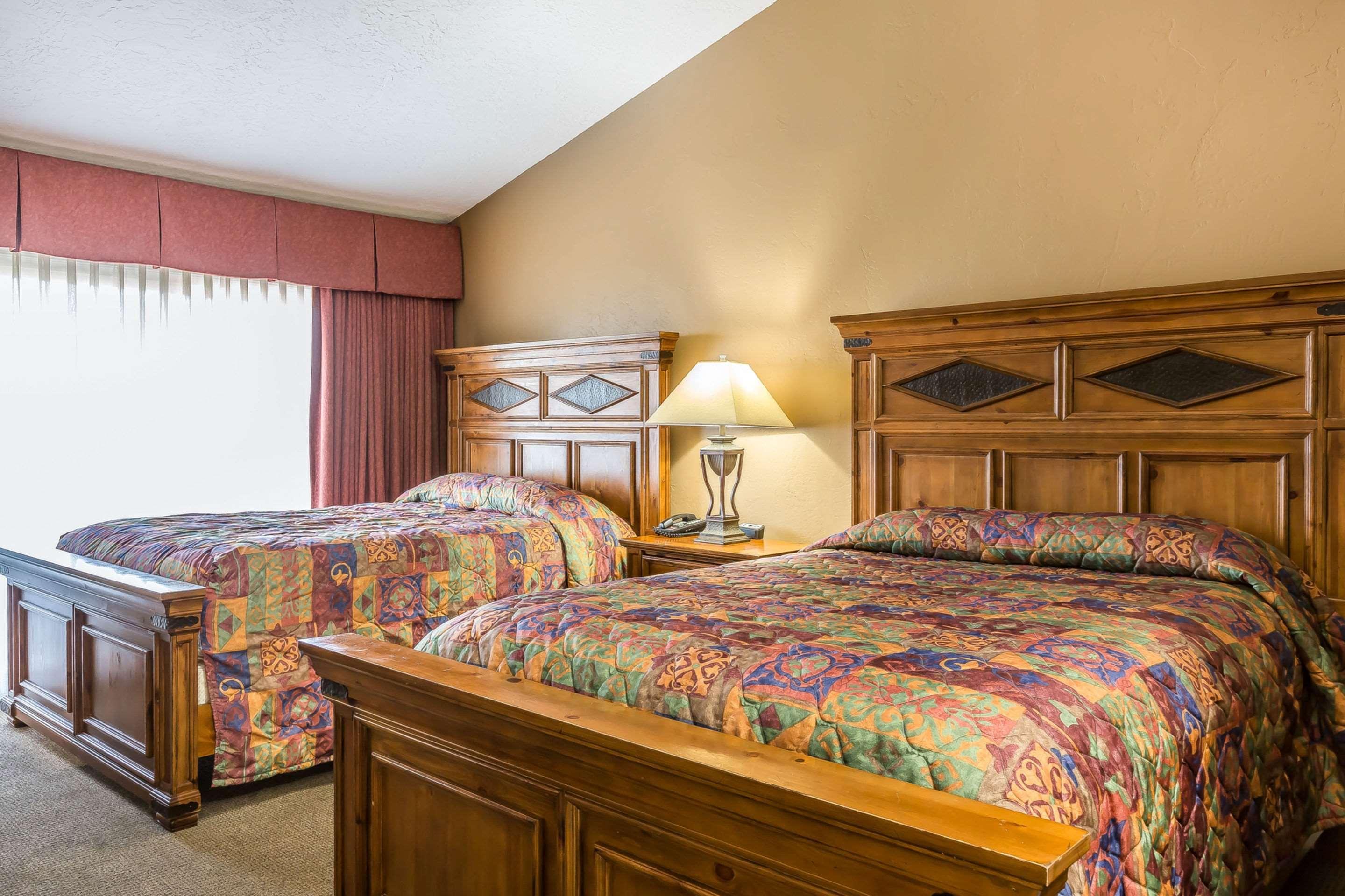 Econo Lodge Lake Elsinore Casino Bagian luar foto