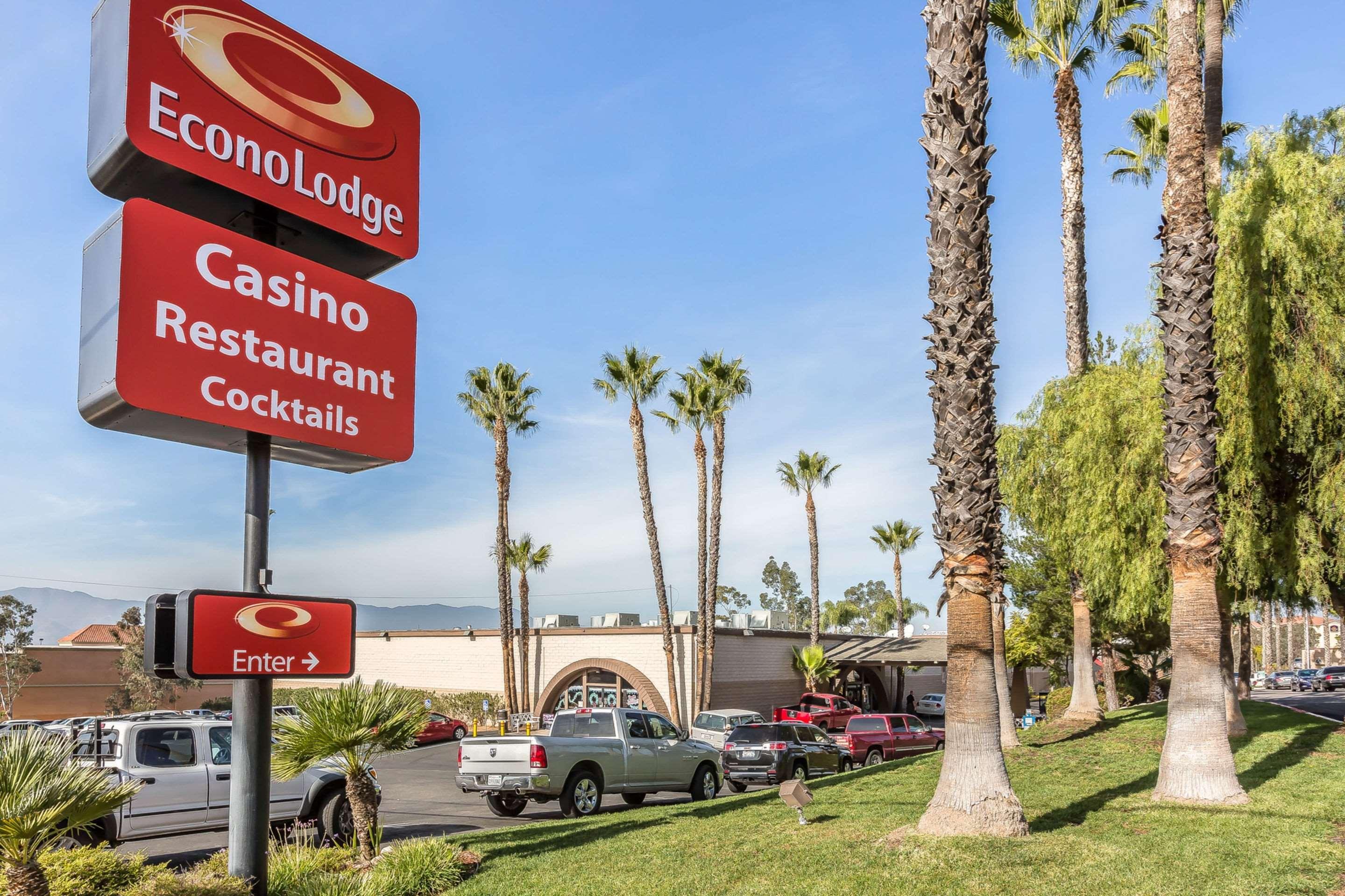 Econo Lodge Lake Elsinore Casino Bagian luar foto