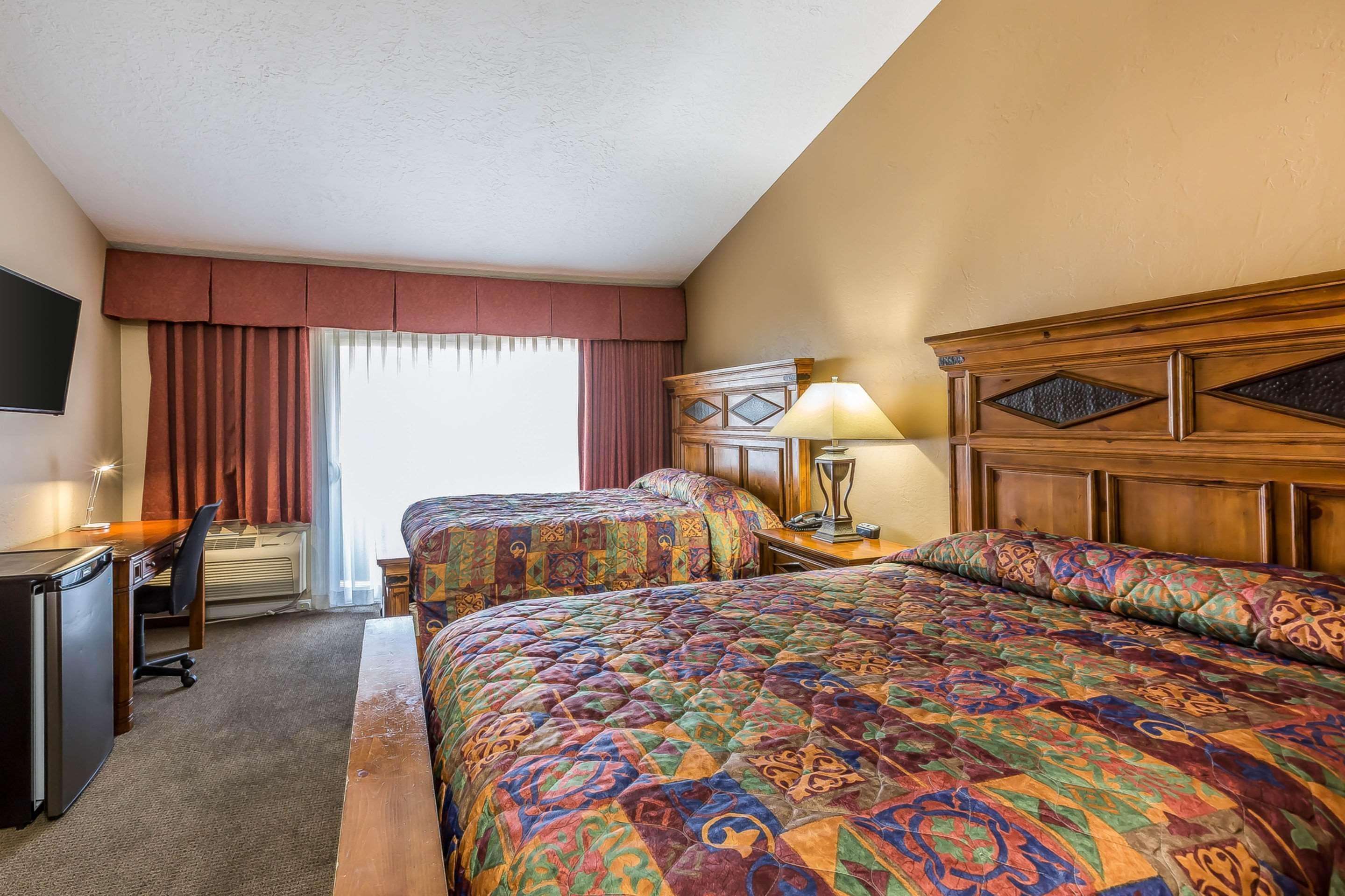 Econo Lodge Lake Elsinore Casino Bagian luar foto