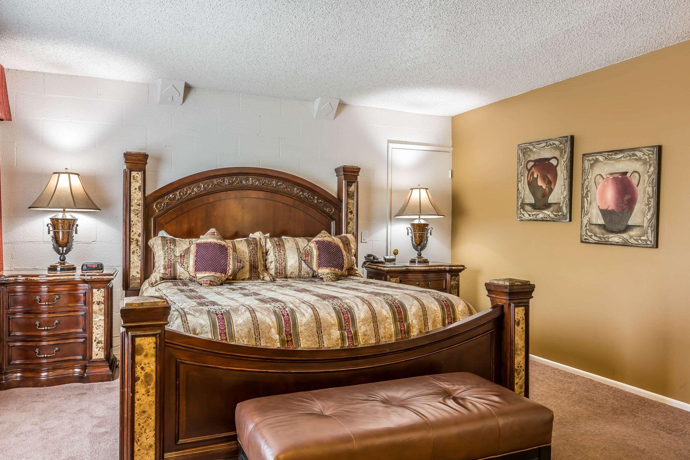 Econo Lodge Lake Elsinore Casino Bagian luar foto