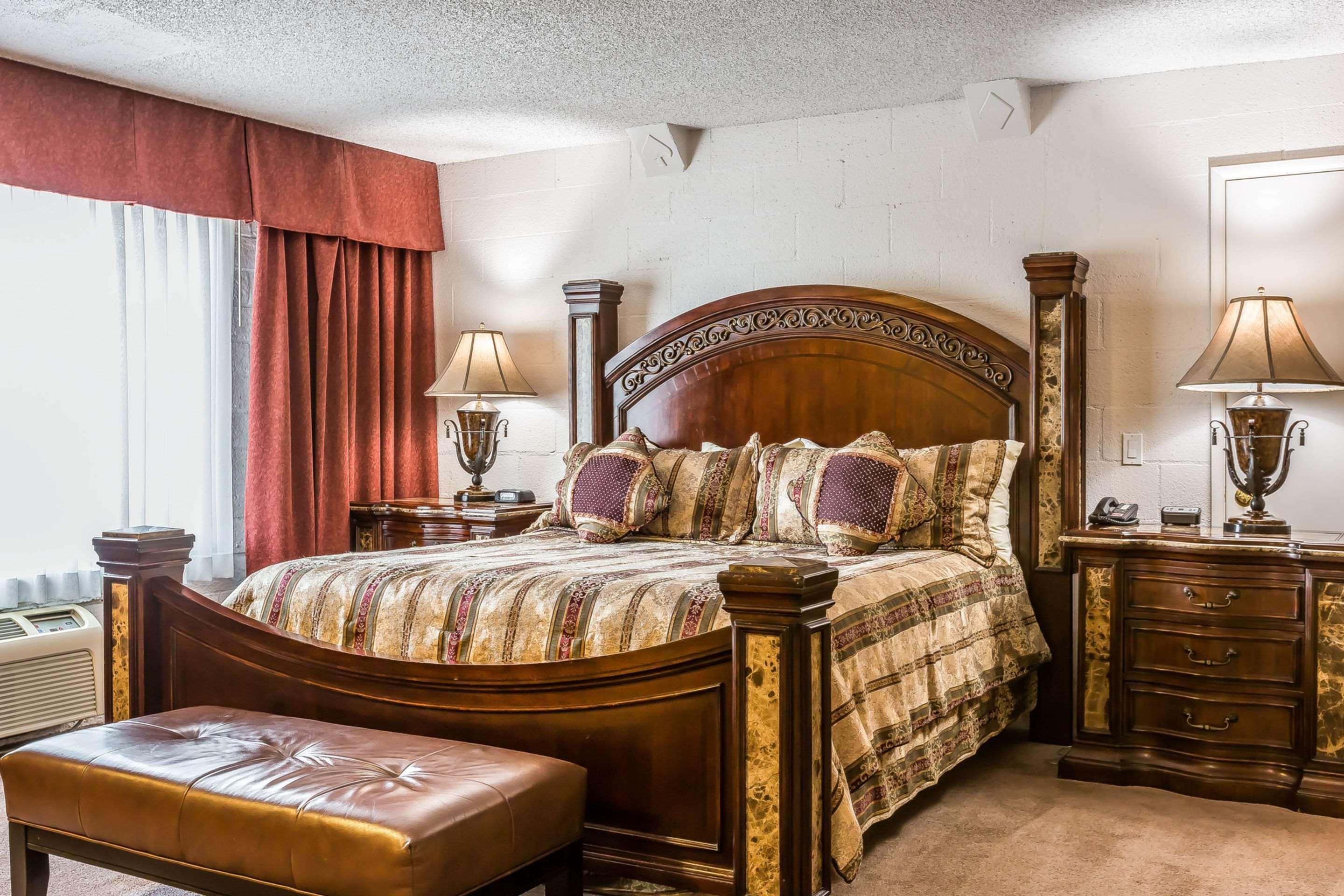 Econo Lodge Lake Elsinore Casino Bagian luar foto