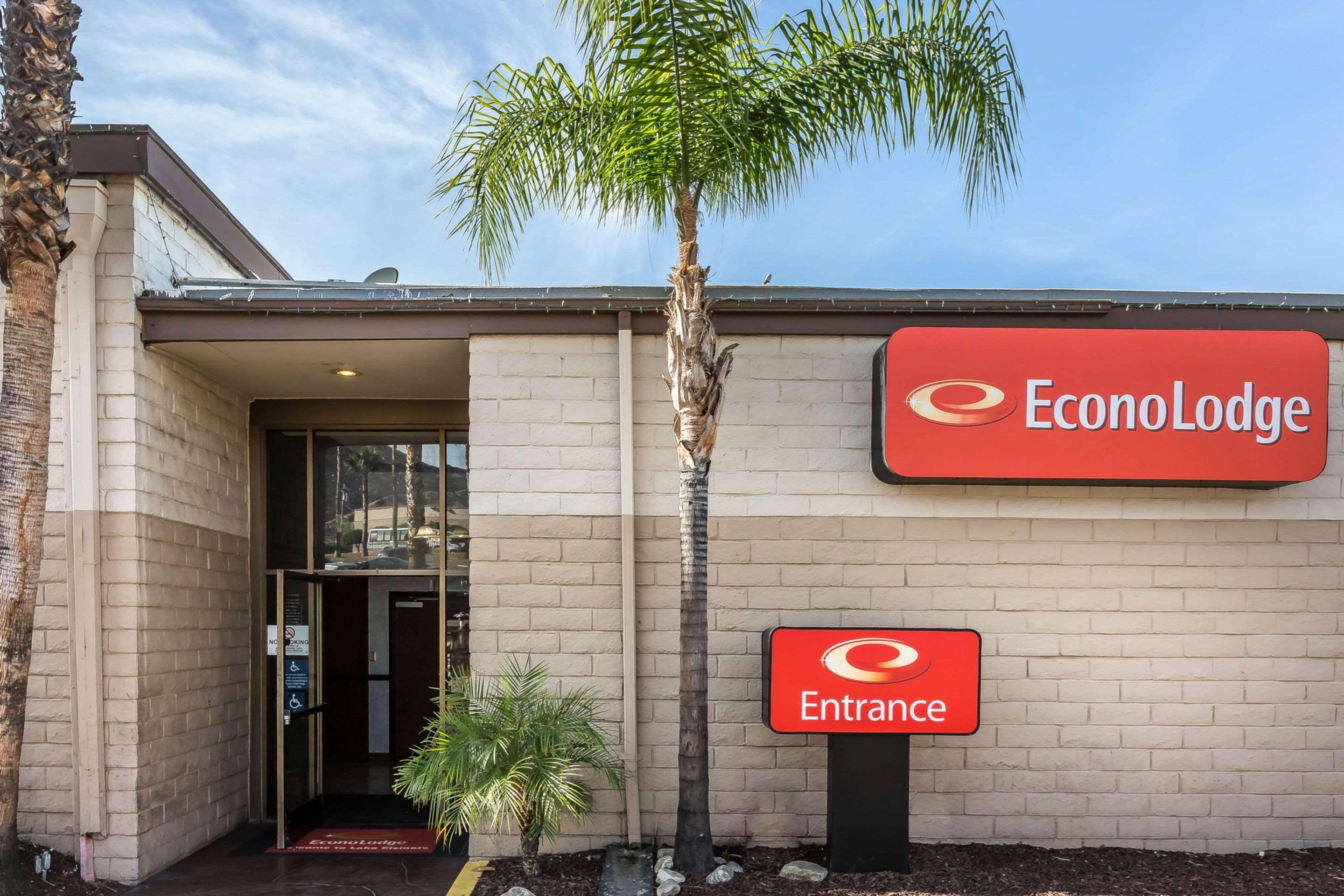Econo Lodge Lake Elsinore Casino Bagian luar foto