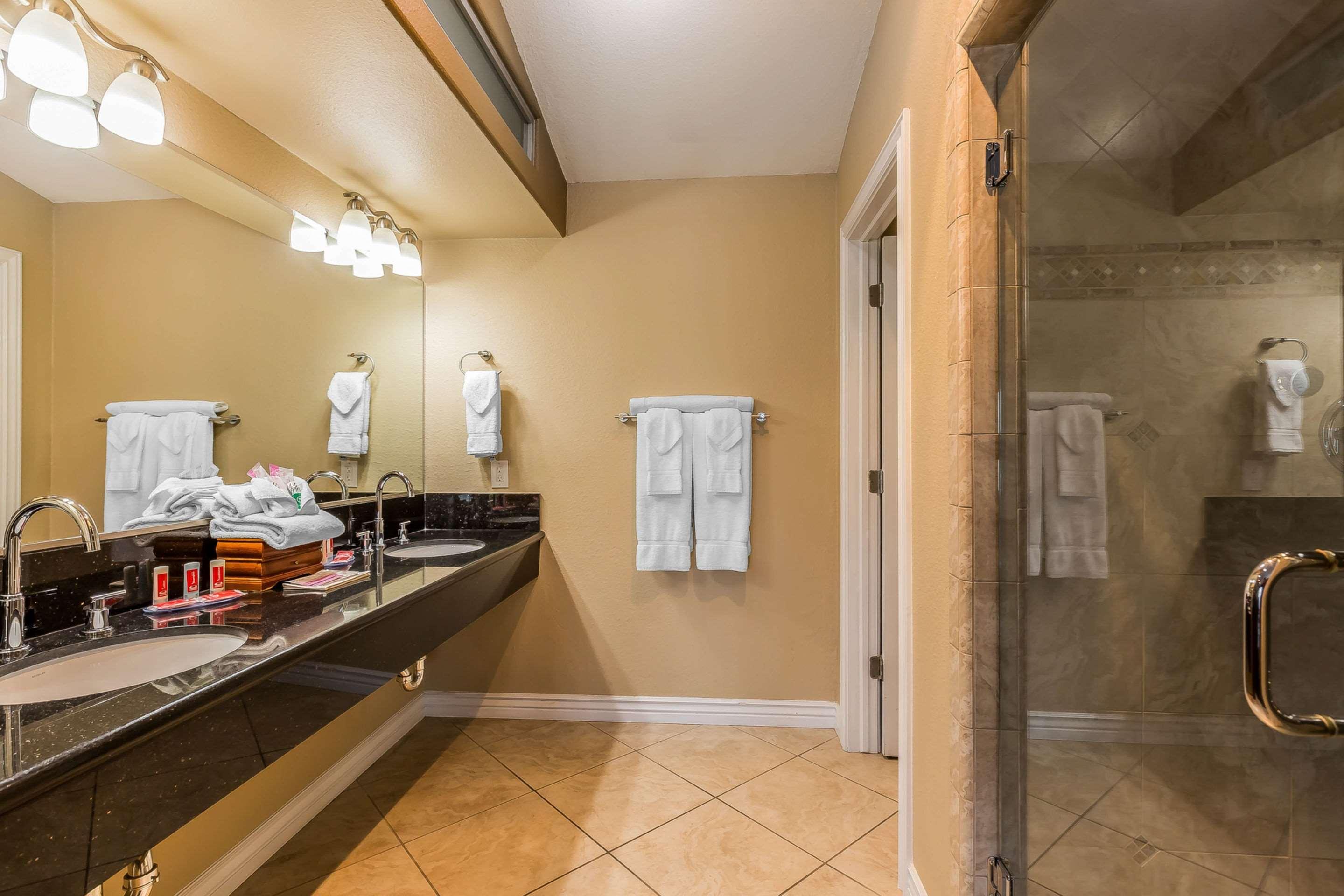 Econo Lodge Lake Elsinore Casino Bagian luar foto