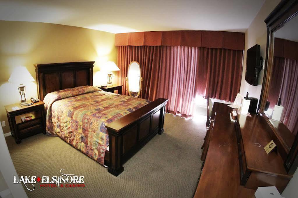 Econo Lodge Lake Elsinore Casino Bagian luar foto