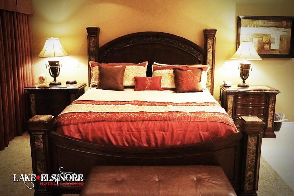Econo Lodge Lake Elsinore Casino Bagian luar foto